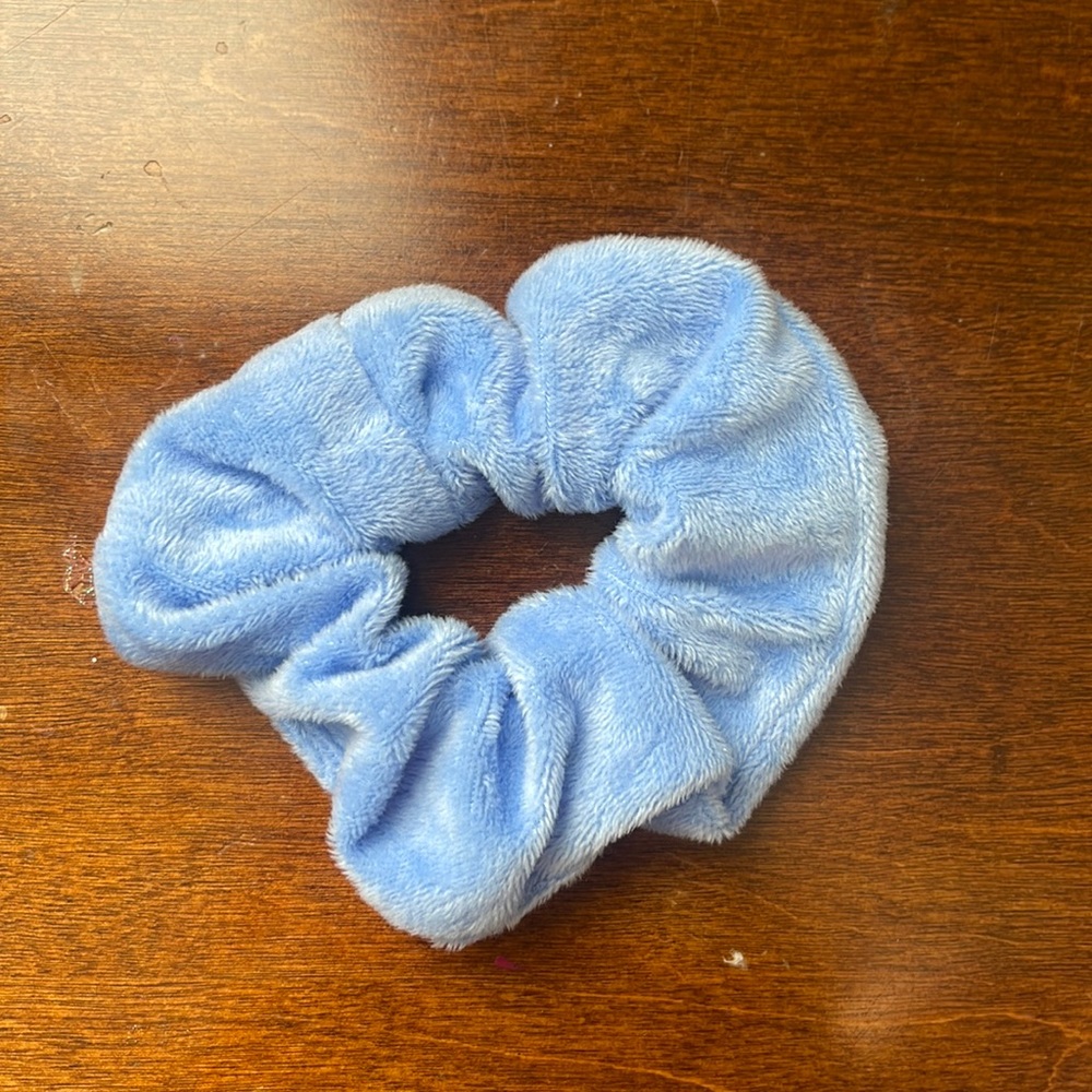Fuzzy scrunchie - Picture 1 of 2